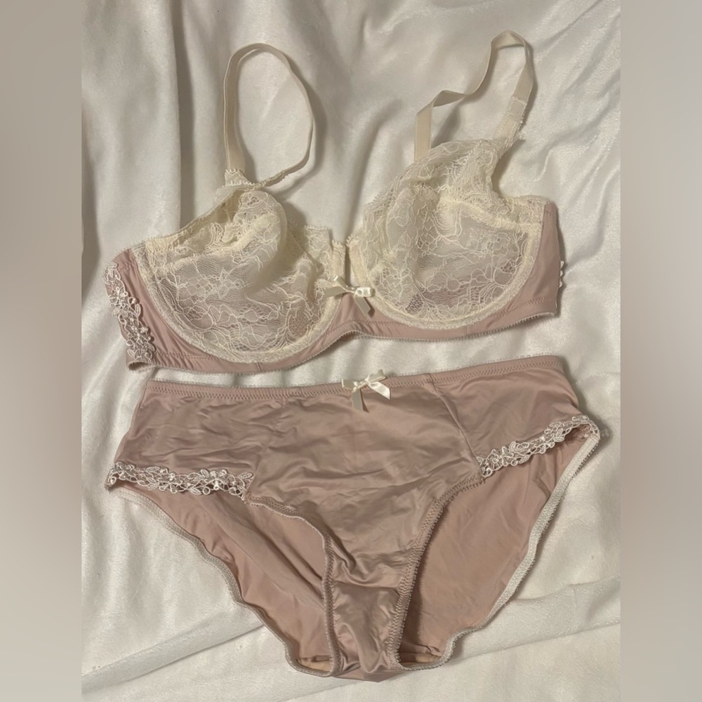 Elegant Lace Trimmed Lingerie Set in Cream and Tan